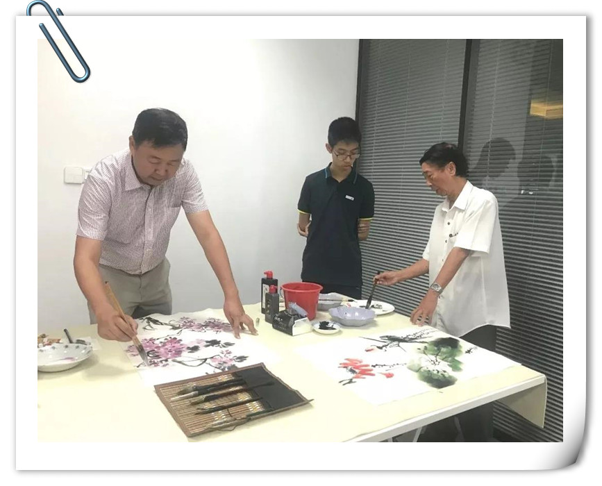 進(jìn)貿通周末|著(zhù)名國畫(huà)大師蒞臨進(jìn)貿通贈《映日荷花》《紫氣東來(lái)》